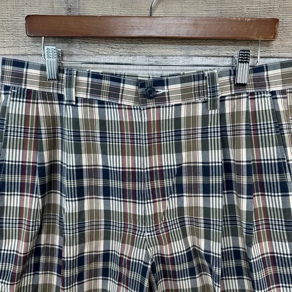 Eddie Bauer Mens Navy Green Cranberry Plaid Pleated Front‎ Shorts Size 35 Cotton - Picture 2 of 6